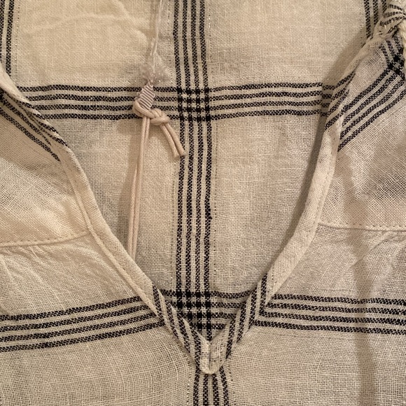 Tommy Bahama Top - Picture 4 of 11